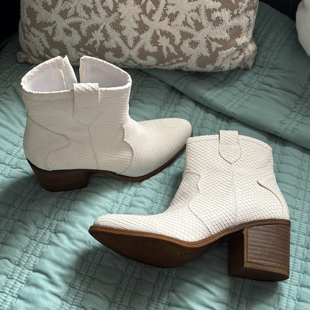 VICI Unite White bootie - Picture 5 of 10
